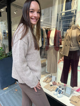 Laden Sie das Bild in den Galerie-Viewer, Aymara Damen Strickjacke in Beige
