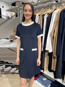 Margittes Kleid in Dunkelblau