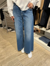 Laden Sie das Bild in den Galerie-Viewer, Cambio Damen Jeans &quot;Palazzo cropped&quot; in Blau
