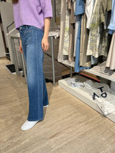 Laden Sie das Bild in den Galerie-Viewer, Cambio Damen Jeans &quot;Tess wide leg&quot; in Blau
