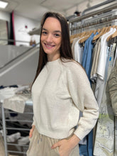 Laden Sie das Bild in den Galerie-Viewer, Aymara Damen Pullover in Wollweiß
