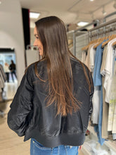 Laden Sie das Bild in den Galerie-Viewer, Blonde No.8 Damen Blousonjacke in Schwarz
