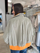 Laden Sie das Bild in den Galerie-Viewer, Blonde No.8 Damen Blousonjacke in Salbei
