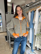 Laden Sie das Bild in den Galerie-Viewer, Blonde No.8 Damen Blousonjacke in Salbei
