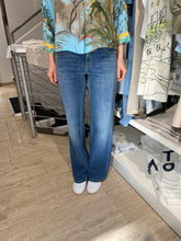 Laden Sie das Bild in den Galerie-Viewer, Cambio Damen Jeans &quot;Tess wide leg&quot; in Blau
