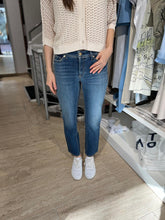 Laden Sie das Bild in den Galerie-Viewer, Cambio Damen Jeans &quot;Piper cropped&quot; in Blau
